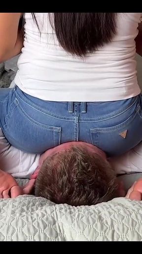Reverse Facesitting in Jeans Suffer Under Ass