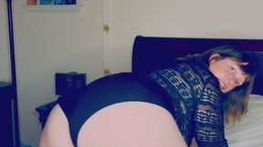 SeductiveGenX MILF in Black Lingerie Shakes & Twerks Her Juicy Ass for You