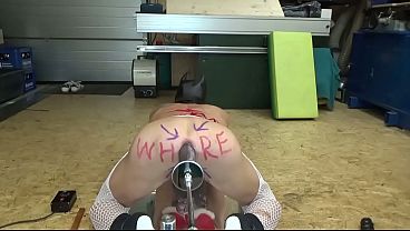 45cm h&auml_mmern Extremeslut66 unaufh&ouml_rlich mit der Fickmaschine in ihr Arschloch