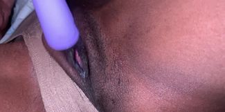 Amateur Ebony Pussy Masturbation with Hairbrush