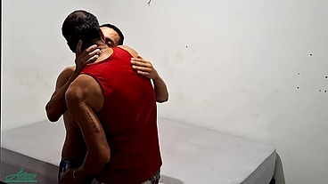 O técnico da máquina de lavar sem cueca