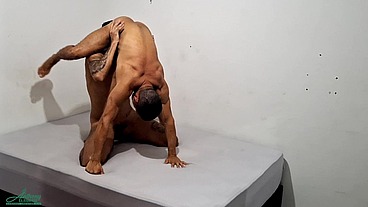 O técnico da máquina de lavar sem cueca