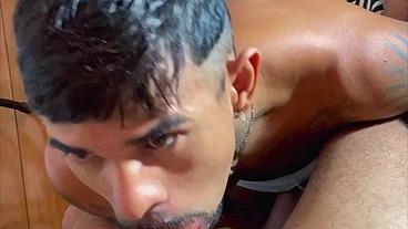 NOVINHO SENDO CHUPADO COM FORÇA