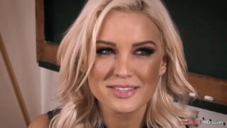 Kenzie Taylor își primește fundul futut fără milă până la un orgasm cutremurător