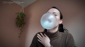 Madalynn Raye is Testing Two Pieces of Korean Bubblegum 4K- Hang out with me while I chew, snap, crack, and blow bubbles with this new type of gum
