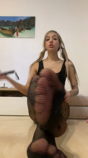 Go to your place.On all fours !