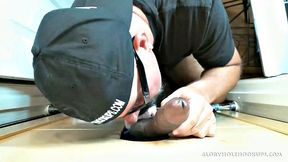 Man Fucks Me At The Gloryhole