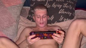 My Hole Gets Fucked with a Big Dick While I Play Fortnite