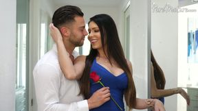 Well preserved MILF Jessica Jaymes receives rose and cock