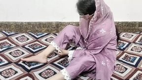College girl hostel me jakar paise dekar jabar dasti pela