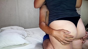 A MI HERMANASTRA COMO LE GUSTA CHUPAR MI POLLA