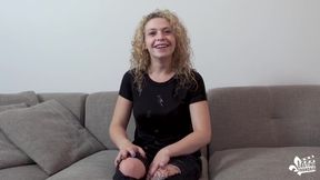 Casting Leila horny curly hair blonde