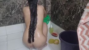 College girl ka bathroom MMS video bna liya