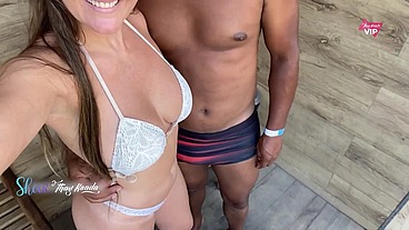 Conhecemos um BBC delicioso no motel e convidados ele para ir em nossa suite