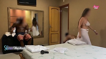 Conhecemos um BBC delicioso no motel e convidados ele para ir em nossa suite
