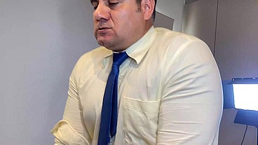 YURI GAÚCHO - FODENDO O PUTO DO APLICATIVO DE PEGAÇÃO - SEXO GAY NA ESCADA DE INCÊNDIO - URSO DOTADO FODENDO NERD JOGADOR DE LOL