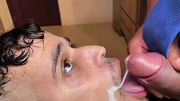 YURI GAÚCHO - FODENDO O PUTO DO APLICATIVO DE PEGAÇÃO - SEXO GAY NA ESCADA DE INCÊNDIO - URSO DOTADO FODENDO NERD JOGADOR DE LOL