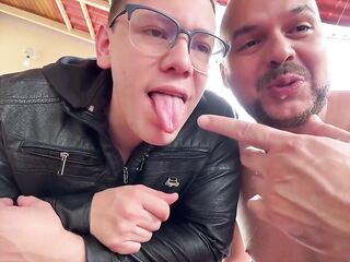 smokin' playing with a lot of saliba untill fill up a glass and rubing our chests with hawt oil