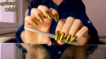 Tapping nails Golden nails