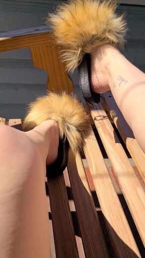 Spring Feet Furry Slides