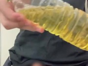 仕事場のトイレでペットボトルに黄色いおしっこを放尿 Pissing yellow pee in the toilet at work and putting it in a plastic bottl