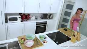 watch how sarah sultry pays the bill