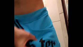 Dotado cal&ccedil_a saruel moletom batendo uma