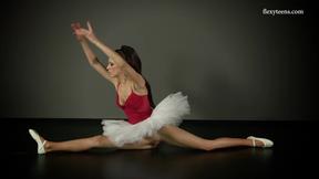 ”Tight butt & snatch super flexible Petino”