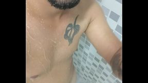 Punheta no banho