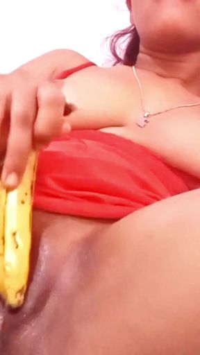 Siya Bhabhi Got Her Pussy Torn with a Banana (hindi)
