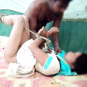 Devar ne bhabhi ko rassi se bandh kar ke choda bhabhi akeli ghar par so Rahi thi to devar rat me Ghar par aaya or bhabhi ki leli