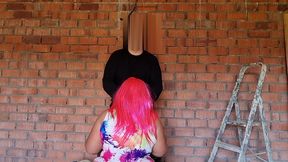 latina pelirroja con enorme culo folla y mama la polla de su hijastro