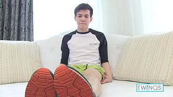 Cute Twink Xander Fingers His Asshole And Wanks Off Until He Cums!