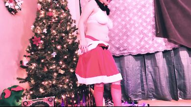 Mrs Claus gets grossly stuffed at Christmas cum party