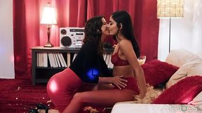 Busty cougar and pretty teen eat each others cunts and rub against each other