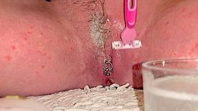 Shaving my Pierced Pussy (wmv)