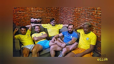 Hora de ver futebol com os amigos acabou em foda