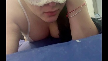 TENIENDO SEXO CON LATINA MILF MEXICANA CULONA EN MINI FALDA LE METO UN DILDO POR EL ANO VECINA CALIENTE LA MASTURBAN HASTA QUE SE VIENE Y LE CHUPAN LA VAGINA Y SE LA FOLLAN EN DOGGY STYLE