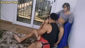 tava jogando video game, um amigo nordestino do meu marido apareceu e me fodeu como uma puta