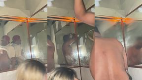 mamando seguranca da boate para nao pagar entrada sem tarjas