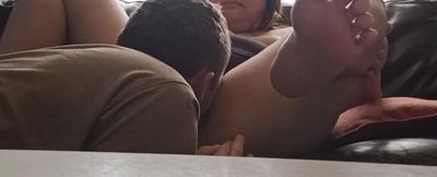 Hubby lick his pregnant wife&rsquo;s pussy