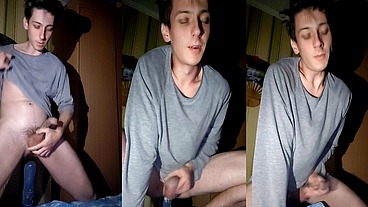 Jumping and twerking anally on a dildo