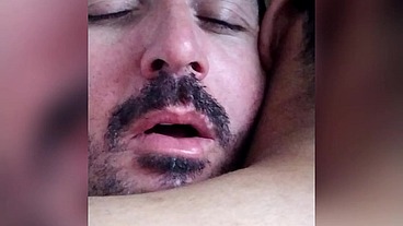 Muito sexo em plena praia , rolou orgia BAREBACK.