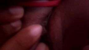 Esfregando o grilo dela