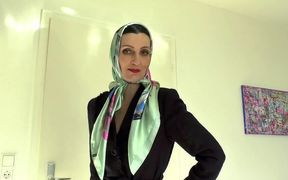 Lady Victoria Valente Showed Elegant Satin Headscarves Scarf Queen