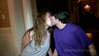 Athena Anderson en Violette Blakk zuigen lul na hete anale pounding