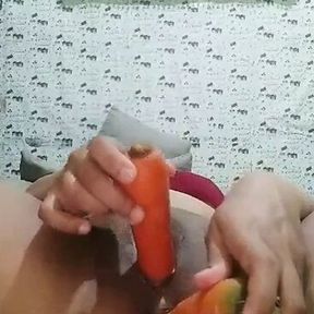 Muslim hijab girl Jannat Mirza masturbating with cucumber