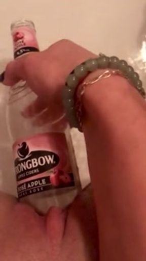 Stretching my pussy: i put a bottle in my pussy