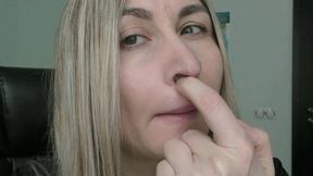 Wear no makeup, Just Pick your nose without shame MP4 HD 720p