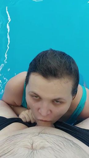 Girl sucking a stranger&#039;s dick in a public pool